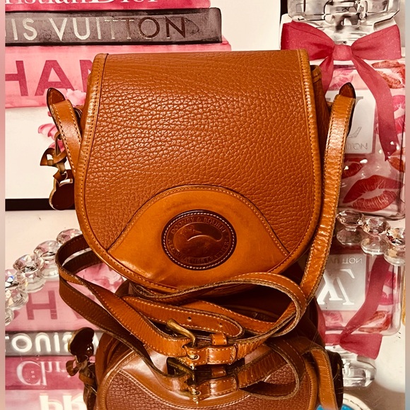 Dooney & Bourke Handbags - Dooney & Bourke vintage Saddle Brown leather Crossbody Bag